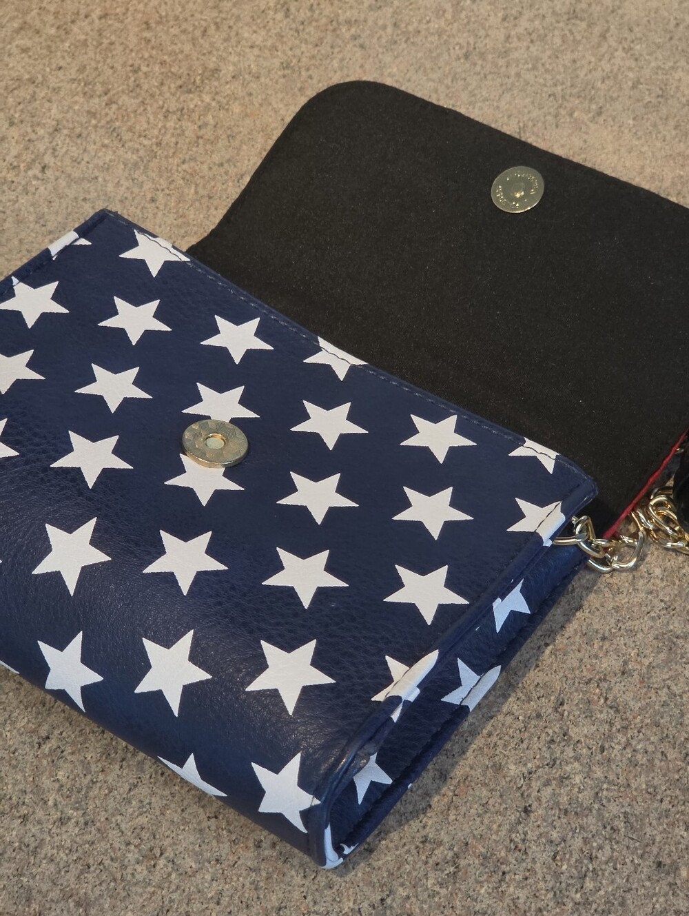 Wonder Woman Purse - Picture 8 of 9